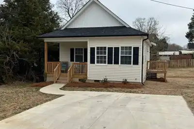 Image de 3 bed 2 bath new construction home built in 2021