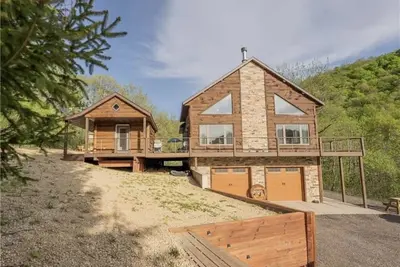Image de Buffalo County Log Cabin w Guesthouse and pool
