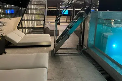 Image de Luxury Penthouse Rooftop Pool 12 Bedroom Lleras Park