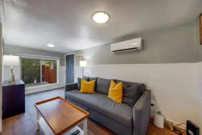 Image de Charming \/ 1 Br 1 Ba \/ Near U of A \/ Fenced