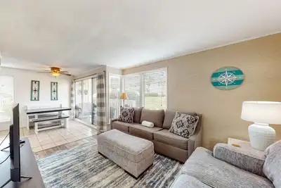 Image de Coastal condo with pool, hot tub, tennis & golf access - dog-friendly
