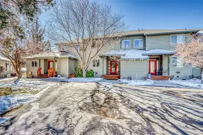 Image de Two-story townhome on Ridge Golf Course with pools, hot tubs, gyms, tennis