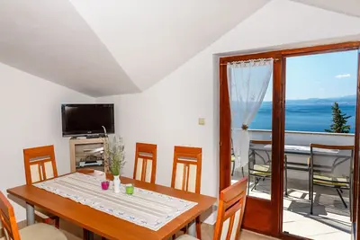 Appartement de trois chambres avec la terrasse et la vue sur le mer Njivice, Krk (A-20501-a)