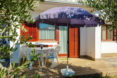 Image de Appartement de deux chambres avec la terrasse Njivice, Krk (A-20548-a)