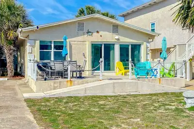 Image de Ground-floor condo with gulf views, patio, sunroom, & easy beach access