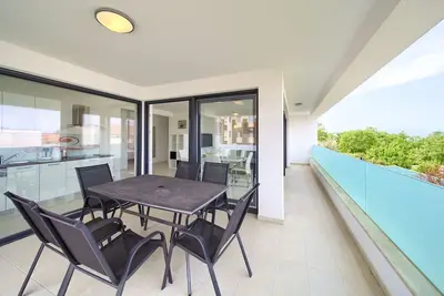 Image de Appartement de deux chambres avec la terrasse Vantacici, Krk (A-20630-b)
