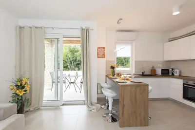 Image de Appartement de deux chambres avec la terrasse Kremenići, Krk (A-20676-a)