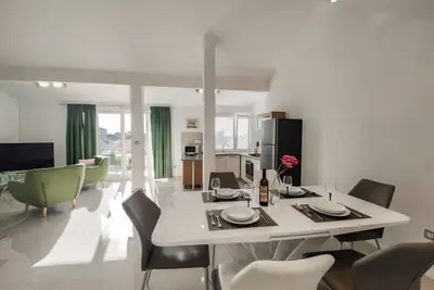 Image de Appartement de trois chambres avec la terrasse Makarska (A-20700-a)