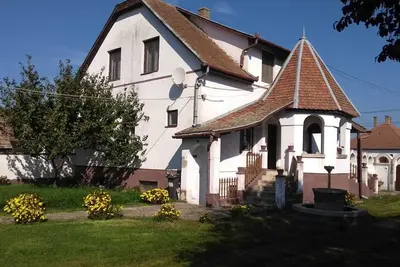 Image de Family home with large backyard
