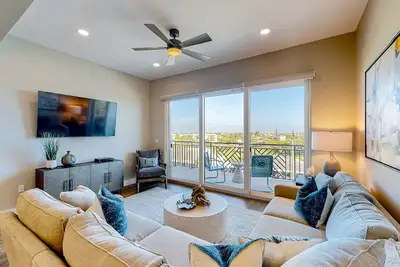 Image de Brand-new condo steps to beach with balcony, pool, & hot tub - dog-friendly
