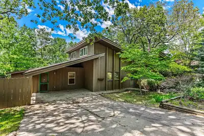Image de Mount Sequoyah retreat with hot tub & wood-burning fireplace - dogs ok
