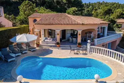 Image de Maison de vacances calme pour 6 personnes, piscine privée, adaptée aux familles