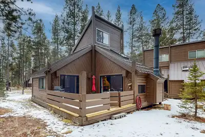 Image de Cozy cabin in Sunriver with Sharc amenities, washer/dryer, & dog-friendly