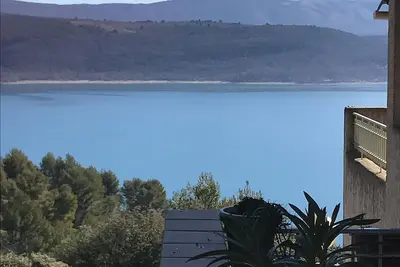 Image de Appartement confortable avec grande terrasse vue lac