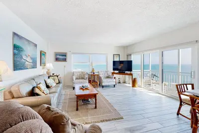 Image de Beachfront 5th-floor condo with ocean views, balcony & Ac - Private beach access