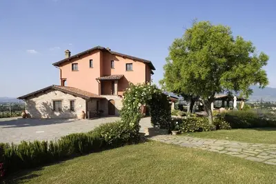Image de Appartement en Ombrie avec Piscine Infinie