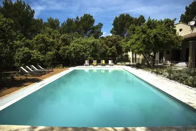 Image de Provence! Propriété au calme, en famille, entre amis. Spacieuse piscine.