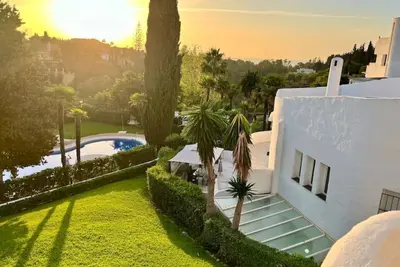 Image de Superbe maison avec terrasse/barbecue en plein coeur du Golden Mile.