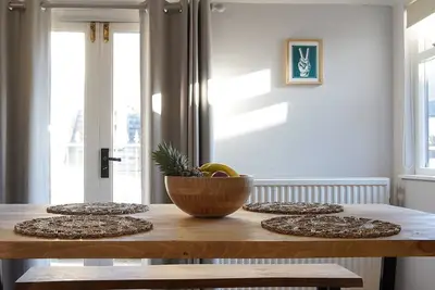 Image de IndieHaus - Central Stamford Apartment