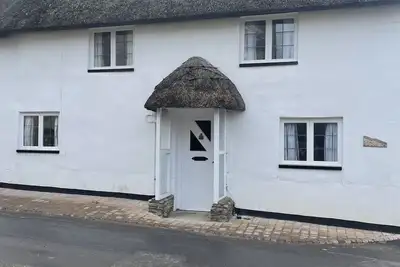 Image de Newly refurbished thatched cottage in beautiful sleepy village