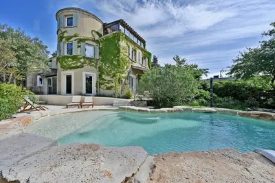 Image de Villa avec Piscine à 5 min d'Avignon