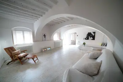 Image de Elegant historic guesthouse on a Tuscan hill overlooking the sea and olive trees