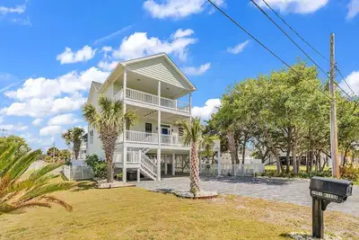 Image de Ocean View 4br Private Home with Pool  at 2901 Nixon Street. Sleeps 12