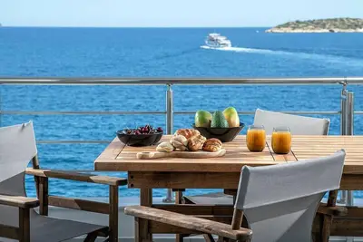 Image de Sea View La Vista Apartment   Steps to the beach