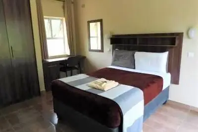 Image de 2 bedroomed apartment with en-suite and kitchenette - 2066