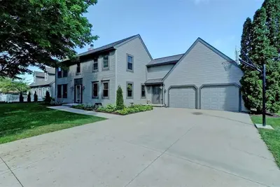 Image de Great for Eaa Airventure, 24 minute drive S on 41. Backyard has swings, creek.