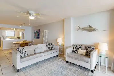Image de Gulf-front condo with balcony, gorgeous view, pool, & W/D - snowbirds welcome