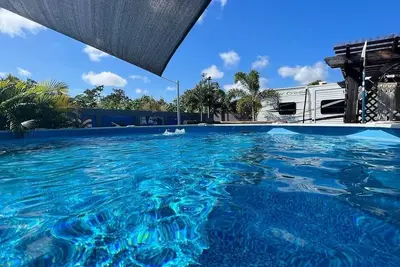Image de Cozy Glamper1A! Serca de hermosas playas, piscina privada, pet friendly!