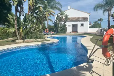 Image de Relax in our modern, spacious family holiday home, close to golf and the beach