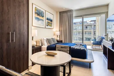 Image de Exquisite apartment with balcony, Tv, WiFi, heated pool. & gym\/fitness room