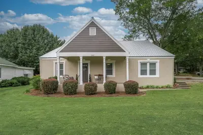 Image de Close to Beautiful Downtown Monroe, Georgia