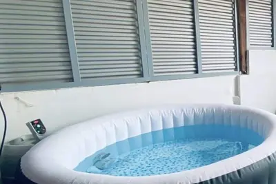 Image de Cozy suite ✨city center with hot tub✨