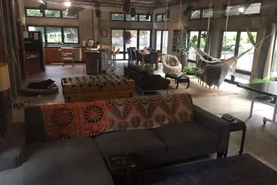 Image de Concrete Loft in the Redwoods