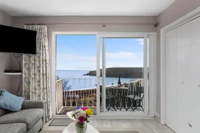 Image de Freshwater Bay - Sea View Apartment