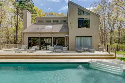 Image de Stay in this private and modern home close to East Hampton Village!