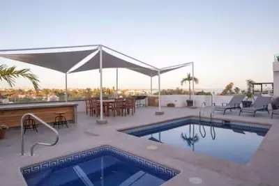 Image de Entire Home 6 Beds Sleeps 10 Pool Jacuzzi and Gym