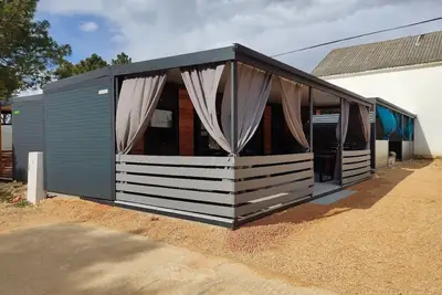 Image de Mobil-home pour 1 personnes  + 4 enfants env. 24 qmà Privlaka, Dalmatie (Nord de la Dalmatie)