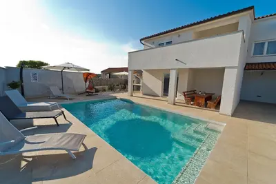Image de Maison de vacances Pula pour 1 - 8 personnes avec 3 chambres à coucher - Maison de vacances