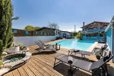 Image de Gîte 1 à la Maison Mosaic avec piscine partagée