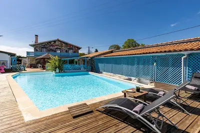 Image de Gîte 2 à la Maison Mosaïc avec piscine partagée