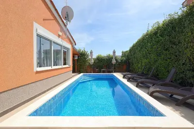 Image de Maison de vacances avec piscine privée pour 6 personnes env. 115 qmà Medulin, Istrie (Côte sud de l'Istrie)