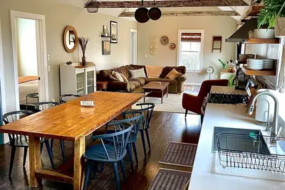 Image de Trendy restaurant apartment, near wineries, beaches, farms