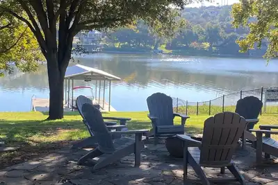 Image de Lakefront Family Retreat on Lake Marble Falls. Dock your boat. Additional fee.