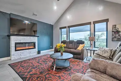 Image de Austin Vacation Rental: 2 Mi to Lake Travis!