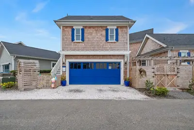 Image de New* Seabrook's Park Place Carriage House - Town Center carriage house!