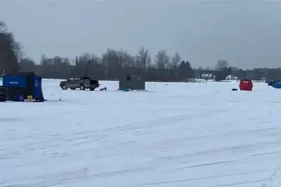 Image de Winter Getaway\/IceFishers(shanty, auger, included)